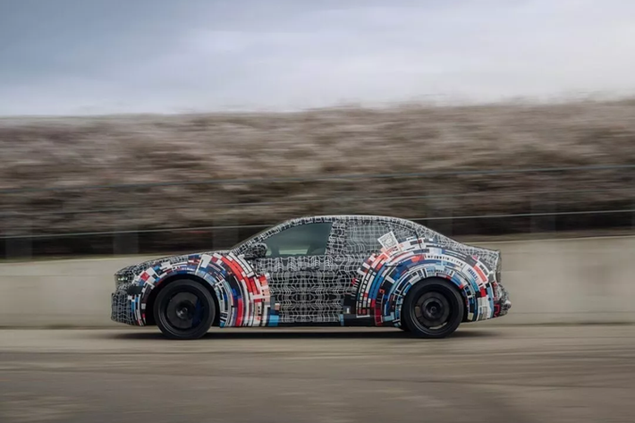 Nhà sản xuất ôtô này cũng gọi mẫu xe BMW M3 Neue Klasse EV chạy điện này là “HP BEV”, có lẽ có nghĩa là xe điện chạy bằng pin hiệu suất cao. Có thể thấy mẫu xe này đi theo bước chân của các nguyên mẫu trước đó cũng như mẫu Concept Vision Neue Klasse.