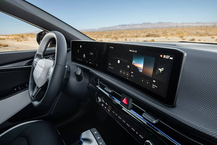 Sự thay đổi này giúp tăng quãng đường di chuyển của xe lên 513 km ở phiên bản RWD 84 kWh. Đồng thời, sức kéo của xe cũng tăng lên 2,7 tấn, cải thiện sự thực dụng cho mẫu xe điện này.