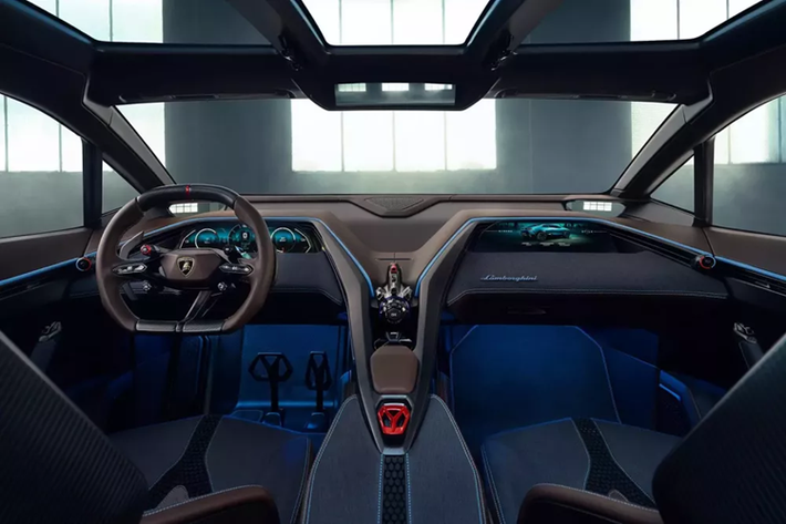 “Cho đến nay, Lamborghini không nghĩ đến việc trì hoãn bất cứ điều gì, chiếc xe điện đầu tiên sẽ có vào cuối thập kỷ này và đây là điều mà chúng tôi sẽ tiếp tục thúc đẩy, bởi vì chúng tôi đã nói rằng đó phải là một chiếc xe bổ sung – một mẫu xe thứ tư”.