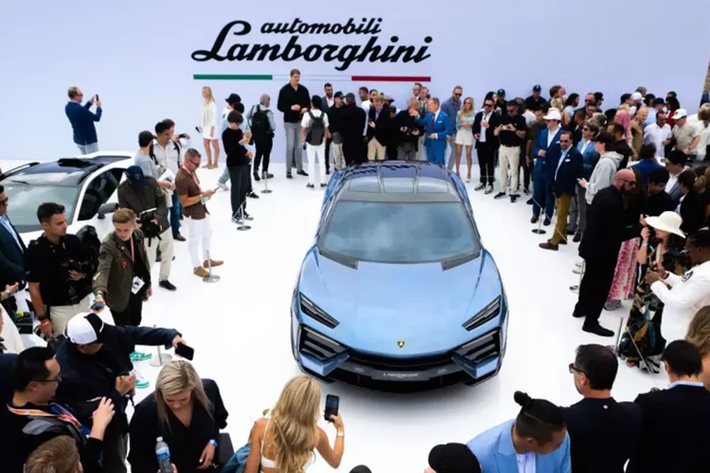 Kế hoạch sản xuất chiếc xe điện đầu tiên của Lamborghini vừa tạm dừng một thời gian ngắn, nhưng đừng lo, vẫn chưa đến lúc bắt đầu nghi ngờ thương hiệu này. Lamborghini Lanzador EV chạy điện bản ý tưởng được ra mắt vào giữa năm 2023, ban đầu dự kiến sẽ đi vào sản xuất vào năm 2028.
