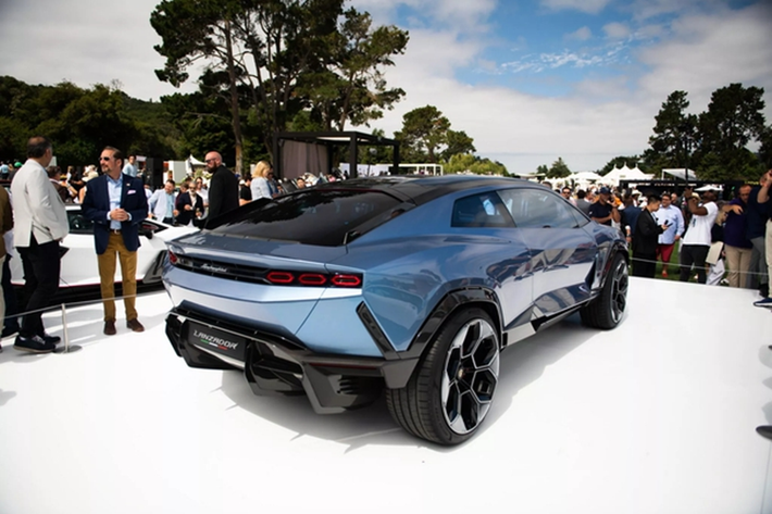 Tuy nhiên, Lamborghini sẽ cần phải làm nhiều hơn là chỉ chế tạo một chiếc xe điện crossover chạy nhanh trên đường thẳng để đáp ứng kỳ vọng của khách hàng. Trên hết, hãng đang phải vật lộn với các quy định có thể đẩy nhanh hoặc làm chậm nhu cầu về xe điện trong dòng sản phẩm của mình.