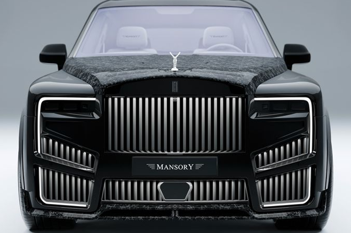 Ngoài ra còn có một cánh gió bằng sợi carbon trên cửa sau và cả cánh gió nóc. Chiếc Rolls-Royce Cullinan 2025 vẫn được trang bị động cơ V12 tăng áp kép nhưng được Mansory can thiệp, cho công suất đầu ra là 720 mã lực và mô-men xoắn 1.050 Nm.