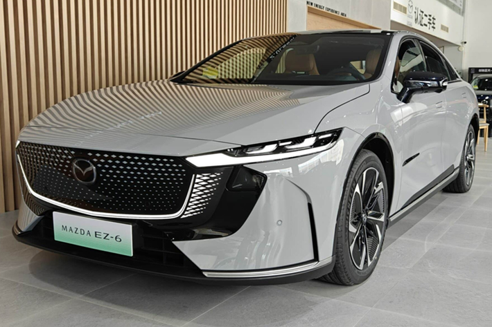 Thành tích này đưa doanh số Mazda EZ-6 trở thành mẫu xe cao thứ ba trong nhóm sedan năng lượng mới cỡ trung của liên doanh tại thị trường Trung Quốc. Để đáp ứng nhu cầu thị trường, hãng vừa quyết định gia tăng công suất tại nhà máy Nam Kinh.