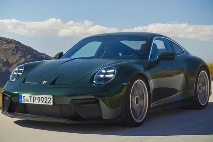 Mới đây, hãng xe Đức đã chính thức ra mắt phiên bản Porsche 911 GT3 2025 mới nhằm kỷ niệm 25 năm ra mắt mẫu xe thể thao mang tính biểu tượng GT3. Mẫu xe mang mã nội bộ 992.2 này là bản cập nhật giữa vòng đời của GT3 2023, với động cơ sáu xi-lanh phẳng hút khí tự nhiên, công suất 502 mã lực tại 9.000 vòng/phút.