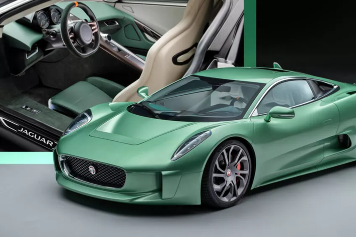 Công nghệ đã được nâng cấp với một tấm sạc không dây, tích hợp Apple CarPlay, hệ thống âm thanh tùy chỉnh và gương chiếu hậu kỹ thuật số. Quan trọng hơn, các kỹ sư của Callum đã bổ sung một hệ thống điều hòa không khí và cải thiện mức độ NVH của siêu xe.