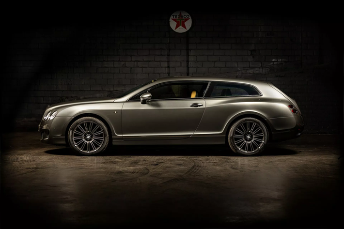 RM Sotheby’s cho biết chủ sở hữu cũng đã đặt làm một bộ hành lý theo yêu cầu để phù hợp với xe và cũng sẽ được đưa vào cuộc đấu giá. Việc chuyển đổi thân xe sang kiểu dáng này đã mất hơn 4.000 giờ để chế tạo.