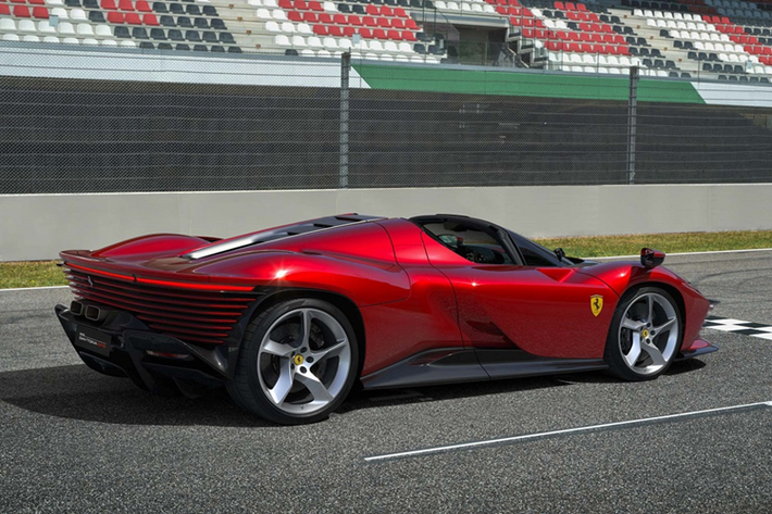 Việc sản xuất siêu xe Ferrari F80 sẽ chỉ giới hạn ở mức 799 chiếc và chẳng có gì ngạc nhiên khi tất cả những chiếc xe này đều đã có người đặt mua, theo cách của Ferrari, chọn mặt gửi chìa khóa, thay vì để khách mang tiền đến đặt mua xe.