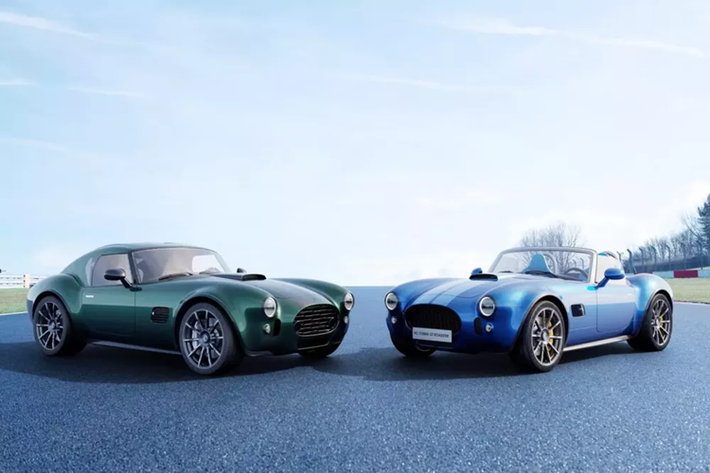 Chiếc AC Cobra huyền thoại mang tính biểu tượng nổi tiếng với việc nhồi nhét động cơ V8 mạnh mẽ vào khung xe nhỏ gọn của nó. Tuy nhiên, bắt đầu từ năm 2026, chiếc xe cơ bắp này—hay còn gọi là phần còn lại của danh hiệu đó—cũng sẽ được cung cấp động cơ bốn xi-lanh 2.0 lít.