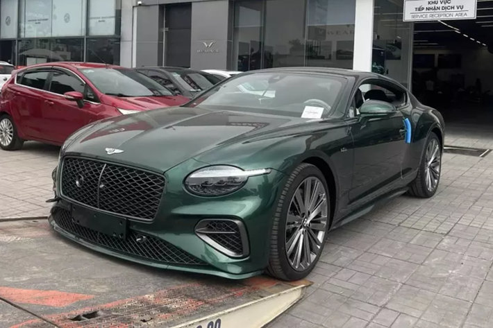 Vào tháng 6 giữa năm nay, hãng xe sang Anh quốc đã vén màn thế hệ mới của dòng xe siêu sang Bentley Continental GT 2025 mới, ở thời điểm đó, hãng xe Anh quốc chỉ công bố hình ảnh và thông tin của bản Speed cao cấp nhất, điều này khiến không ít người yêu xe trên thế giới xôn xao.