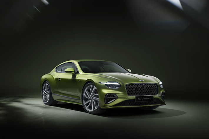 Đặc biệt, xe còn được trang bị công nghệ Bentley Performance Active Chassis mới, bao gồm hệ dẫn động 4 bánh toàn thời gian chủ động, khóa vi sai chống trượt điện tử nằm trên cầu sau, hệ thống đánh lái 4 bánh, điều hướng mô-men xoắn, hệ thống chống lật chủ động Bentley Dynamic Ride và phần mềm kiểm soát cân bằng điện tử mới.