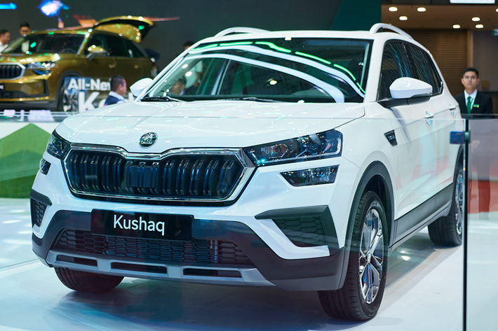 Kushaq thuộc phân khúc crossover cỡ B, dùng nền tảng MQB A0 IN (biến thể giá rẻ dành cho các thị trường đang phát triển). Tên xe có nguồn gốc từ chữ “Kushak” nghĩa là “vua” trong tiếng Phạn.