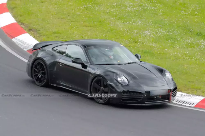Thế mạnh về năng lực sản xuất cho phép Porsche mở rộng danh mục xe thể thao của mình với phiên bản Turbo Hybrid vào năm 2025.