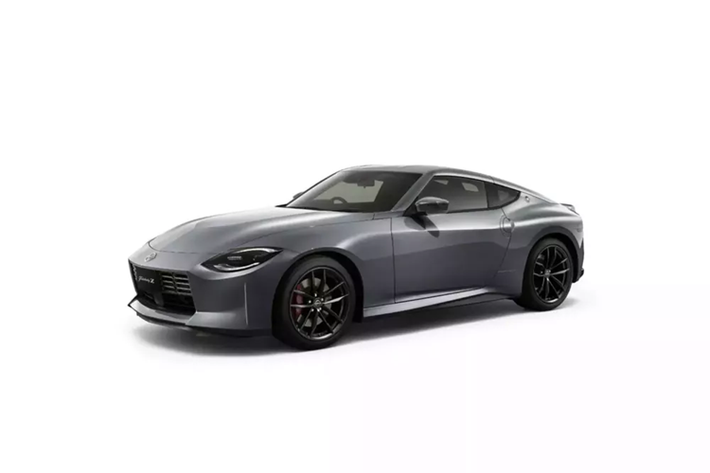 Đơn đặt hàng Fairlady Z tại Nhật Bản đã tạm thời bị đình chỉ, nhưng sẽ được tiếp tục vào cuối tháng 11. Các xe đầu tiên của MY 2025 dự kiến sẽ đến tay các đại lý Nhật Bản vào tháng 2, nhưng có một điều đáng lưu ý.