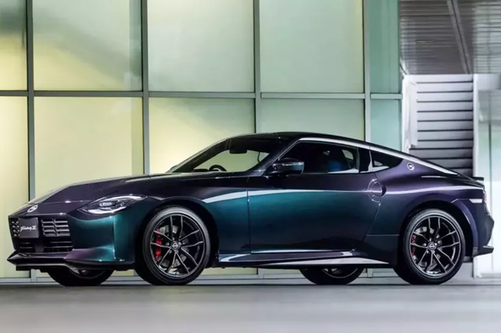 Nissan Z 2025 mới đã chính thức ra mắt tại quê nhà Nhật Bản, mang đến một chút phong cách cho dòng sản phẩm của mình với bảng màu được làm mới và tính năng an toàn mới, chức năng gọi SOS hiện là tiêu chuẩn trên tất cả các phiên bản, hỗ trợ các dịch vụ khẩn cấp xác định vị trí xe trong trường hợp xảy ra tai nạn.