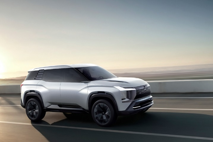 Theo đó, Mitsubishi DST Concept mới được định vị ở phân khúc SUV cỡ trung 7 chỗ. Mẫu xe này được kỳ vọng sẽ là chủ lực mới bên cạnh đội hình Xpander/Xpander Cross, Pajero Sport và Outlander.