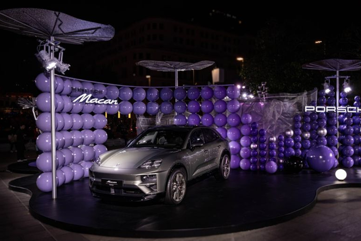 Theo đó, Porsche Macan EV tại Việt Nam sẽ được phân phối với 4 phiên bản, bao gồm: Macan thuần điện (3,348 tỷ đồng), Macan 4 thuần điện (3,63 tỷ đồng), Macan 4S thuần điện (4,23 tỷ đồng) và Macan Turbo thuần điện (5,86 tỷ đồng).