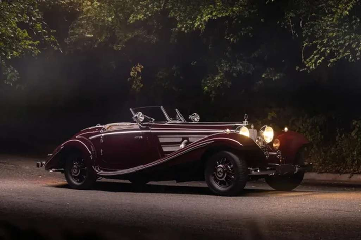 Chiếc Mercedes-Benz 500K này mang số khung 105179, là một trong số 342 xe từng được chế tạo và nó có lịch sử rất phong phú, hấp dẫn. Ngày 2/10/1934, xe được bàn giao cho chủ nhân đầu tiên tại La Haye, Hà Lan.