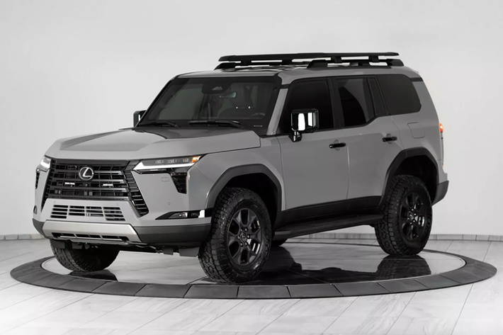 Lexus GX 2025 mới là một trong những chiếc SUV có vẻ ngoài cứng cáp nhất trên thị trường và đội ngũ tại Inkas đã chọn mẫu xe này để thực hiện dự án mới nhất của họ, bọc thép ngoại thất của GX trong khi vẫn giữ nguyên khả năng chạy trên đường và địa hình của mẫu xe tiêu chuẩn.