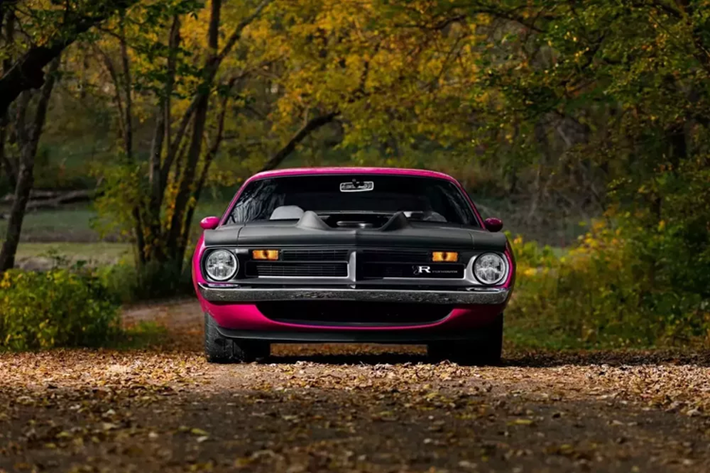 Không có công ty Mỹ nào làm Restomod giống như Ringbrothers với chiếc Plymouth Restomod 1970 màu hường trong bài viết này, và hãng độ này vừa mới tiết lộ một trong những sáng tạo điên rồ nhất của mình cho đến nay tại SEMA.