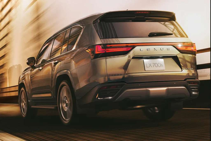 Cuối cùng là gói công nghệ an toàn chủ động Lexus Safety System+ với nhiều tính năng hơn. Những nâng cấp này bao gồm hệ thống hỗ trợ lái chủ động Proactive Driving Assist, cảnh báo tiền va chạm, hệ thống kiểm soát hành trình thích ứng, cảnh báo lệch làn đường và theo dõi phản ứng bất thường của người lái. Giá xe Lexus LX 700h 2025 hiện chưa được công bố.