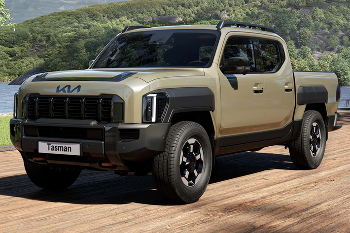 Kia Tasman 2025 mới là mẫu xe bán tải với thiết kế độc đáo từng được ra mắt cách đây hơn 1 tháng với thiết kế độc đáo. Tuy nhiên mới đây, Christo Valentyn, giám đốc Marketing của Kia Nam Phi đã hé lộ về việc sẽ sớm cho ra mắt một phiên bản chạy điện của mẫu xe này trong tương lai.