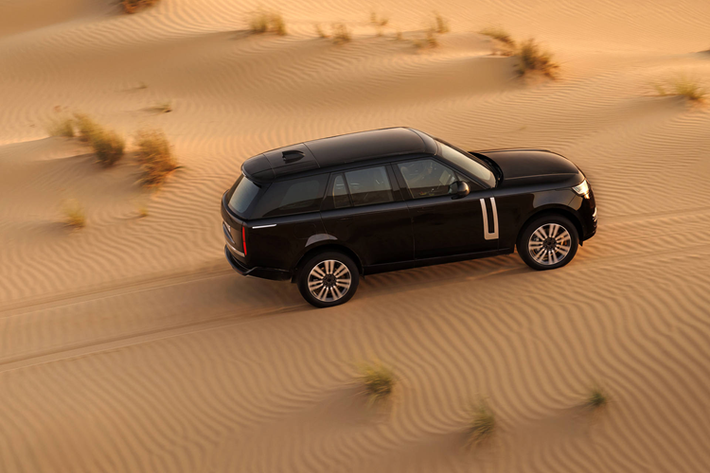 Trong môi trường thử nghiệm mà tất cả các mẫu Range Rover đều phải trải qua, không có nơi nào khắc nghiệt hơn cho hệ thống điều hòa khí hậu. Từ những cuộc leo đồi sa mạc năng động đến các hành trình dạo quanh thành phố dưới ánh nắng, mọi tình huống đều được kiểm tra để đạt được sự thoải mái tối đa cho hành khách và khả năng vận hành vượt trội của xe.