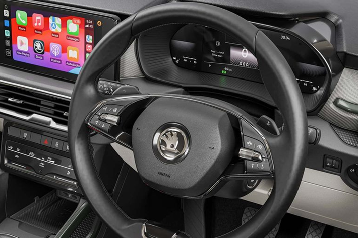 Hệ thống tính năng an toàn cũng được Skoda chú trọng khi thiết kế Kylaq với 25 tính năng an toàn tự động và thụ động (lên đến 35 tính năng ở một số phiên bản), mặc dù chúng không bao gồm bất kỳ công nghệ hỗ trợ lái tinh vi nào.