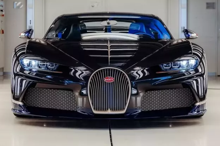 Bugatti Chiron Super Sport giới hạn 60 xe trên toàn cầu, đi kèm mức giá bán 3,9 triệu đô la (khoảng 90 tỷ đồng), cao hơn 1,3 triệu đô la so với bản tiêu chuẩn và ước tính trên 20 xe đang có mặt tại châu Á, tuy nhiên, 1 đại gia Thái Lan đã chơi lớn, khi tùy chọn 1 độc phẩm có 1 không 2 trên thế giới.