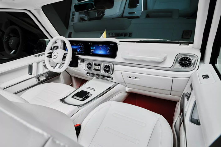 Mercedes không tiết lộ chi tiết về hiệu năng xe nhưng cho biết hệ dẫn động bốn bánh toàn thời gian bốn động cơ đã được “điều chỉnh để phù hợp với tốc độ đặc biệt thấp khi xuất hiện trước công chúng”.