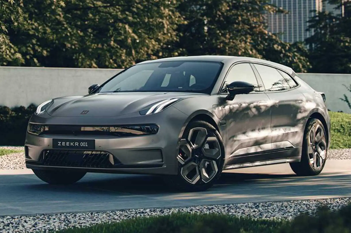 Thứ hai là pin NMC có công suất 100 kWh cho phạm vi hoạt động từ 705 – 750 km (tùy thuộc vào loại truyền động). Đối với tùy chọn này, tầm vận hành của 001 tăng tới 350 km sau 10 phút sạc.