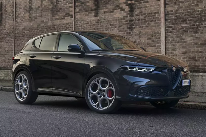Tại triển lãm ôtô Paris, Alfa Romeo đã mang đến những sự thay đổi nhỏ cho mẫu xe Alfa Romeo Tonale 2025 mới, nhưng chỉ tập trung ở một vài tinh chỉnh nội thất. Có thể sẽ khiến bạn không thoải mái khi chờ đợi phiên bản 2025 của chiếc xe crossover hạng sang cỡ nhỏ đến từ Ý.