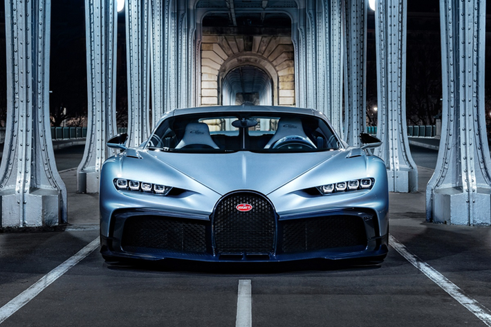 Siêu xe Bugatti Chiron là đỉnh cao của kỹ thuật ôtô, một kiệt tác về tốc độ, sự sang trọng và sự xa xỉ, nhưng trải nghiệm từ người dùng thực tế lại chỉ ra rằng xe có một vấn đề nhỏ chưa thật sự tinh tế, điều mà hầu hết các mẫu ôtô từ bình dân đến cao cấp đều có sẵn, nhưng với siêu phẩm hơn 3,25 triệu USD (gần 90 tỷ đồng) này nó lại là món đồ xa xỉ.