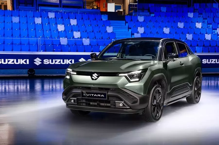 e Vitara là xe điện của Suzuki phát triển cùng đối tác "ruột" Toyota. Trong tương lai, mẫu xe này sẽ có phiên bản mang thương hiệu Toyota và được bán ra thị trường toàn cầu. e Vitara sẽ được lắp ráp ở nhà máy Gujarat của liên doanh Maruti Suzuki tại Ấn Độ. Sau đó, xe sẽ được xuất khẩu sang các thị trường như Nhật Bản và châu Âu.