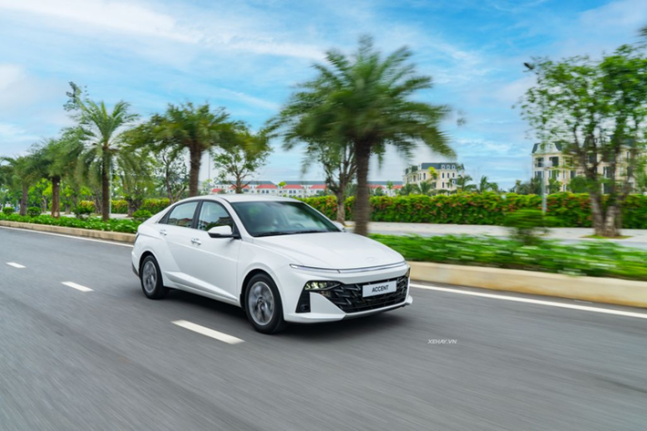 Hyundai Accent: 8.200 xe Kết thúc 9 tháng đầu năm 2024, Hyundai đã bàn giao tổng cộng 8.200 chiếc Accent đến tay người tiêu dùng. Hiện Hyundai Accent đang được bán ra với 4 phiên bản, đi cùng giá bán dao động từ 439 - 569 triệu đồng.