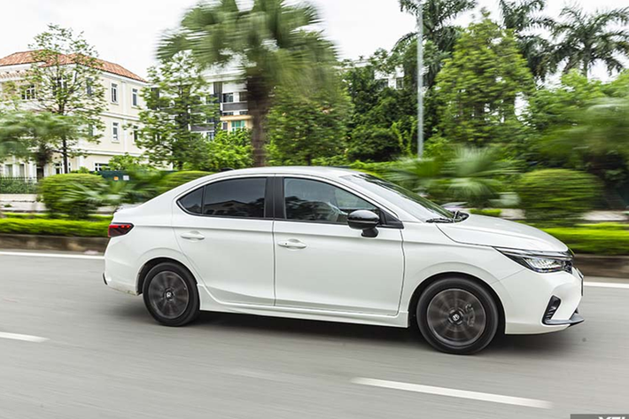 Honda City: 6.071 xe Doanh số tháng 9 đạt kỷ lục với 1.590 xe được bán ra đã giúp Honda City trở lại top xe bán chạy. Kết thúc 9 tháng năm 2024, Honda bàn giao được tổng cộng 6.071 chiếc City. Honda City đang được bán tại Việt Nam với 3 phiên bản (G, L và RS) cùng giá dao động từ 559 - 609 triệu đồng.
