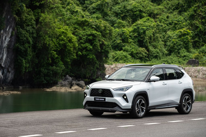 Toyota Yaris Cross: 6.898 xe Cộng dồn doanh số 9 tháng qua, Toyota đã bàn giao tổng cộng 6.898 xe Yaris Cross đến tay khách hàng. Doanh số này giúp Toyota Yaris Cross xếp ở vị trí thứ 8 trong top 10 xe bán chạy nhất 9 tháng đầu năm 2024.