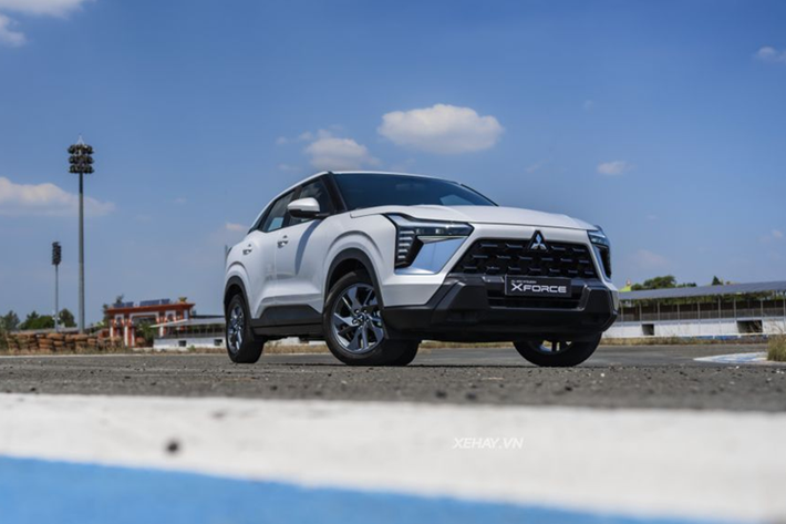 Mitsubishi Xforce: 9.963 xe Dù chỉ mới mở bán tại thị trường Việt từ tháng 3/2024 nhưng Xforce đã ngày càng chứng minh được sức hút của mình khi có doanh số đạt 9.963 xe sau 9 tháng đầu năm 2024. Hiện xe được nhập khẩu nguyên chiếc từ Indonesia về Việt Nam với 4 phiên bản GLX, Exceed, Premium và Ultimate, đi cùng giá bán dao động từ 599 - 705 triệu đồng.