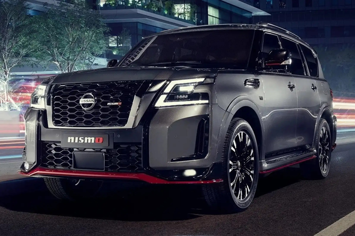 Xe được trang bị động cơ V6 tăng áp kép mới, tạo ra công suất ấn tượng 425 mã lực cùng với mô-men xoắn 700 Nm, thay thế động cơ V8 hút khí tự nhiên 5.6L. Hãng hiện chưa tiết lộ sức mạnh động cơ của phiên bản Nismo, tuy nhiên, con số chắc chắn sẽ cao hơn bản tiêu chuẩn.