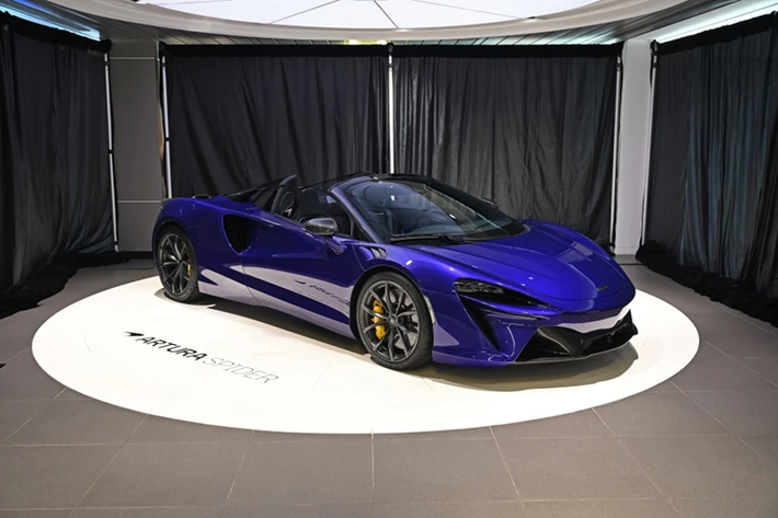 McLaren Artura Spider 2024 mới là sự bổ sung mới nhất của hãng xe Anh Quốc tại thị trường Singapore, tiếp nối quá trình điện khí hóa với sự khởi đầu cùng chiếc Artura Coupe.