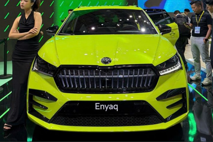 Bản này có thể được lắp pin 77 kWh hoặc 82 kWh, trong đó loại pin lớn hơn vẫn cung cấp tầm di chuyển lên tới 497 km.