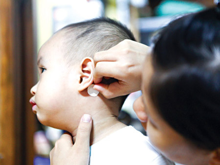 Không sử dụng miếng dán say tàu xe cho phụ nữ có thai, trẻ em dưới 8 tuổi. Những người có tiền sử bệnh tim mạch, rối loạn tiền đình… nên tham khảo ý kiến bác sĩ trước khi sử dụng.