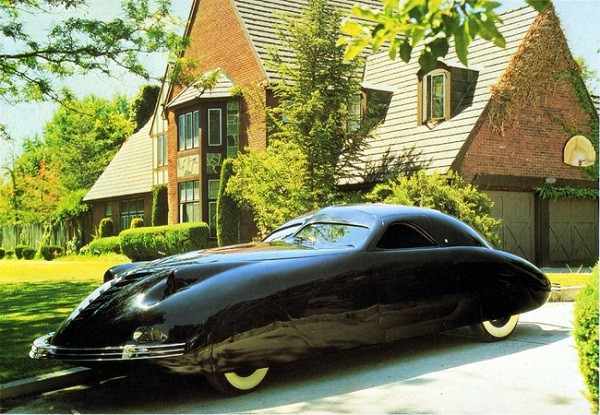 4. Phantom Corsair 1938: Vẻ ngoài đẹp là điểm mạnh của dòng xe này. Chiếc xe có 4 chỗ ngồi ghế trước, 2 ghế sau, cửa mở bằng nút điện tử. Đáng tiếc là người thiết kế Rust Heinz đã qua đời trước khi chiếc xe được hoàn thiện.