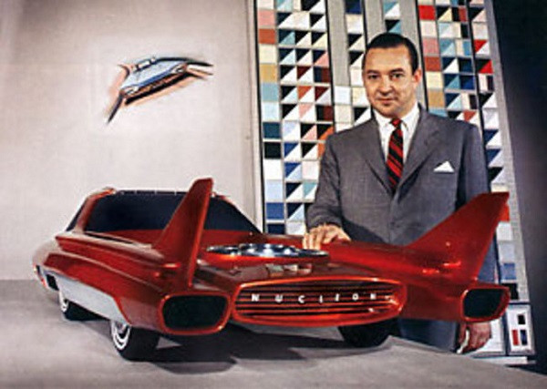 2. Ford Nucleon, 1958: Chiếc Ford Nucleon này giống như một lò phản ứng hạt nhân di động. Ý tưởng này mang đến những nguy hiểm không lường trước được cho người lái và cũng khó thành hiện thực nếu chỉ xét kỹ thuật.
