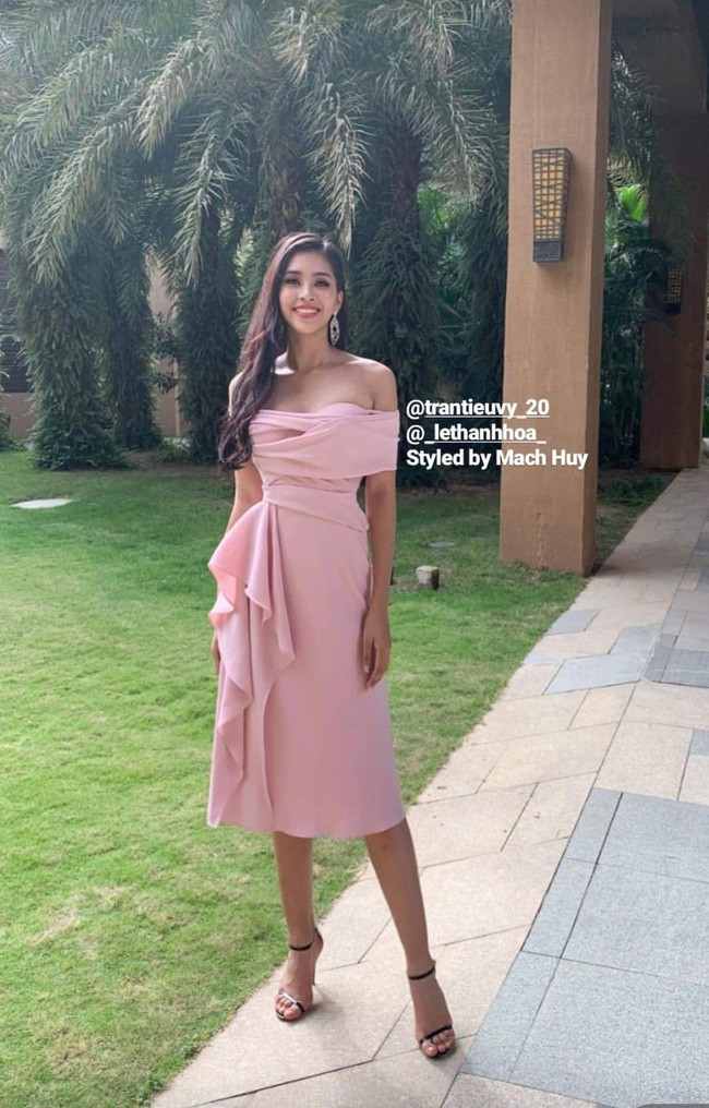 Đến với Miss World 2018, đại diện Việt Nam liên tục ghi điểm với phong cách thời trang thanh lịch, tinh tế, rất phù hợp với tiêu chí của cuộc thi năm nay.
