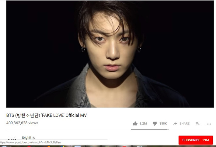 Tính tới thời điểm hiện tại, sau 7 tháng phát hành, MV "Fake Love" đạt hơn 400 triệu view trên Youtube. Fake Love cũng là bài hát đem về nhiều kỉ lục mới cho BTS. Ảnh cắt clip.