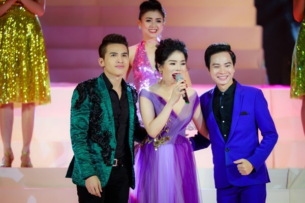Trong liveshow Lệ Quyên - Những tình khúc Lam Phương diễn ra đầu năm 2017, hội trường chật kín khán giả đã đứng nghe "nữ hoàng Bolero" hát. Cô còn được nhận xét là một trong những ca sĩ đưa dòng Bolero trong nước lên một tầm hấp dẫn mới.