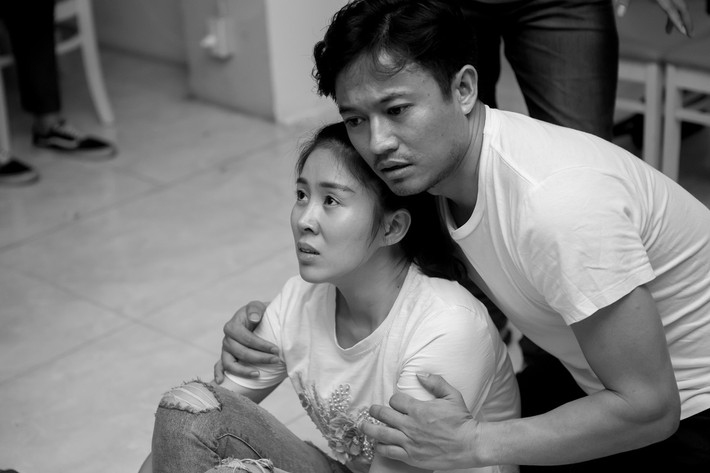 Diễn viên Lê Phương và Quý Bình tỏ ra khá gần gũi và thoải mái trong hậu trường.