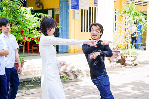 Ngọc Trinh miệt mài học võ ở hậu trường.