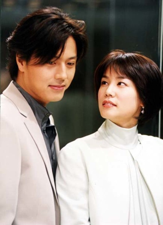 Trong phim, trưởng phòng Jang Jae Hyuk sở hữu vẻ ngoài hào hoa, lãng tử, vướng phải mối tình tay ba với Lee Sun Woo và chị gái của cô này. Ảnh: Visitkorea.