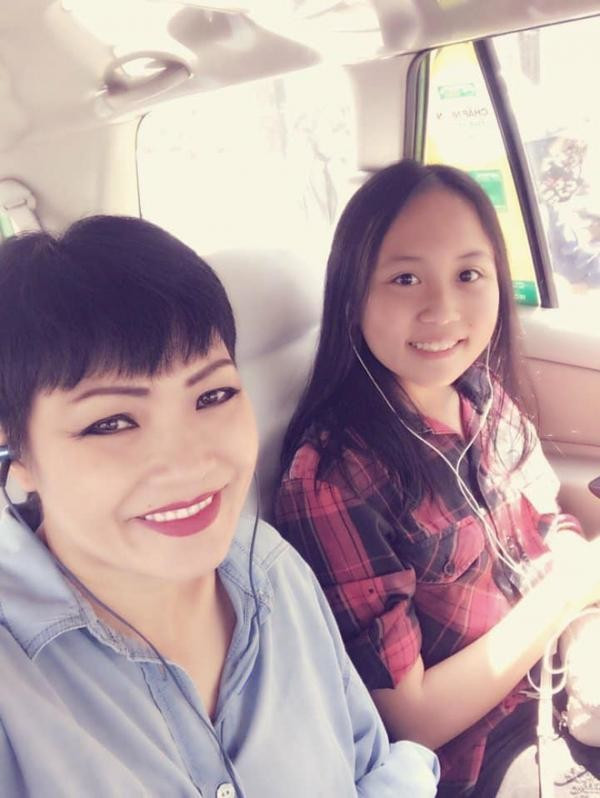Chỉ mới hai năm sau khi hình ảnh của bé Gà được mẹ Chanh công khai, có thể thấy con gái của nữ ca sĩ sinh năm 1973 ngày càng xinh đẹp, phổng phao.
